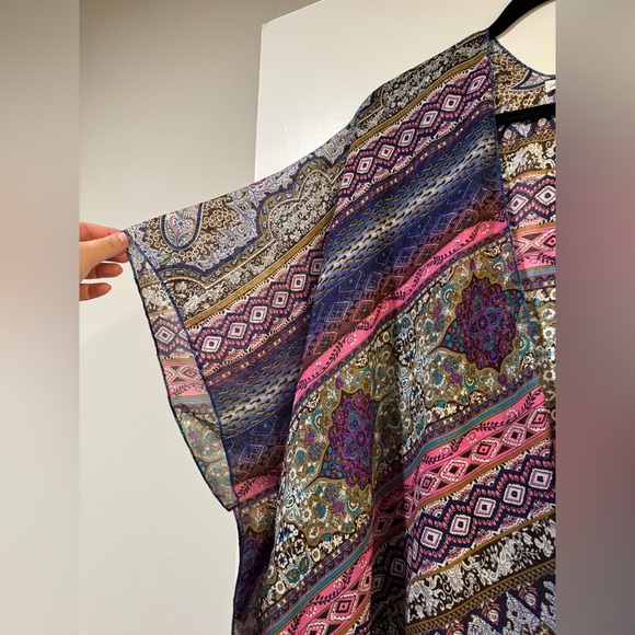 Coldwater Creek Multicolor Patterned Women's light weight shrug - Picture 5 of 8